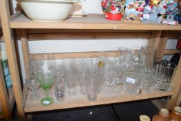 Quantity of mixed drinking glasses