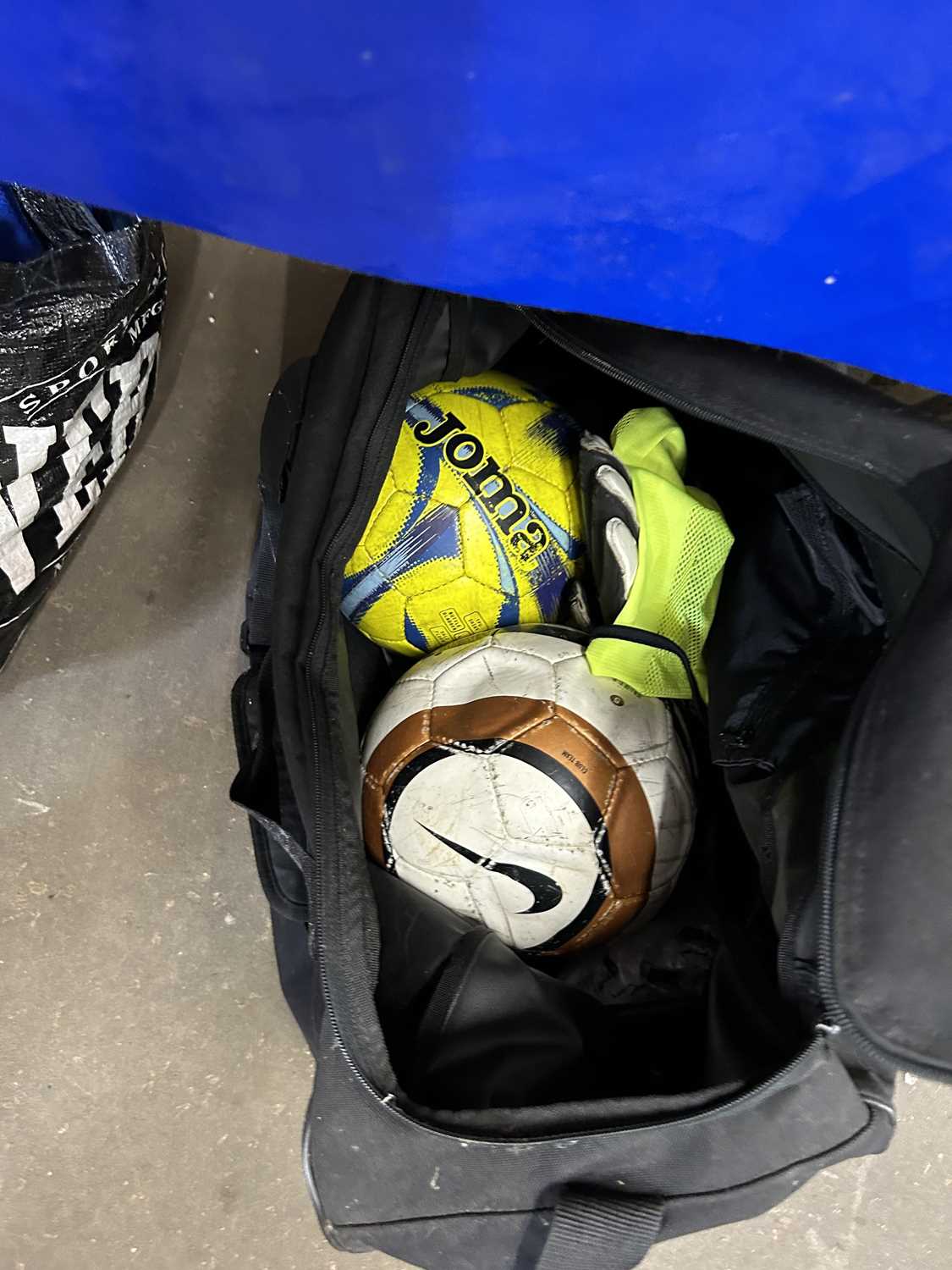 Large holdall together with footballs, goal keeping gloves etc