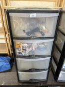 Four drawer chest of drawers with assorted workshop contents