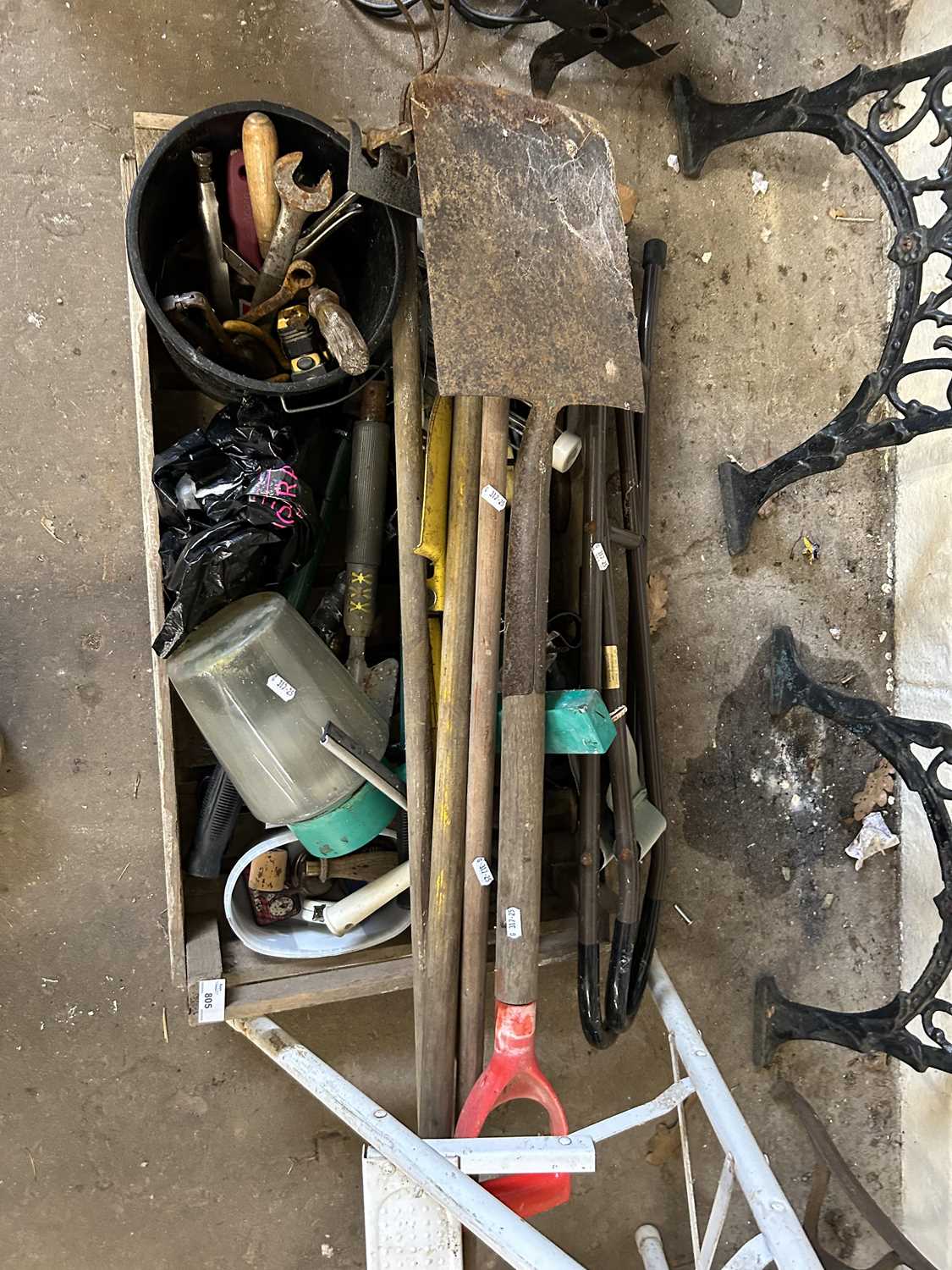 Mixed Lot: Various garden tools, garage clearance items etc