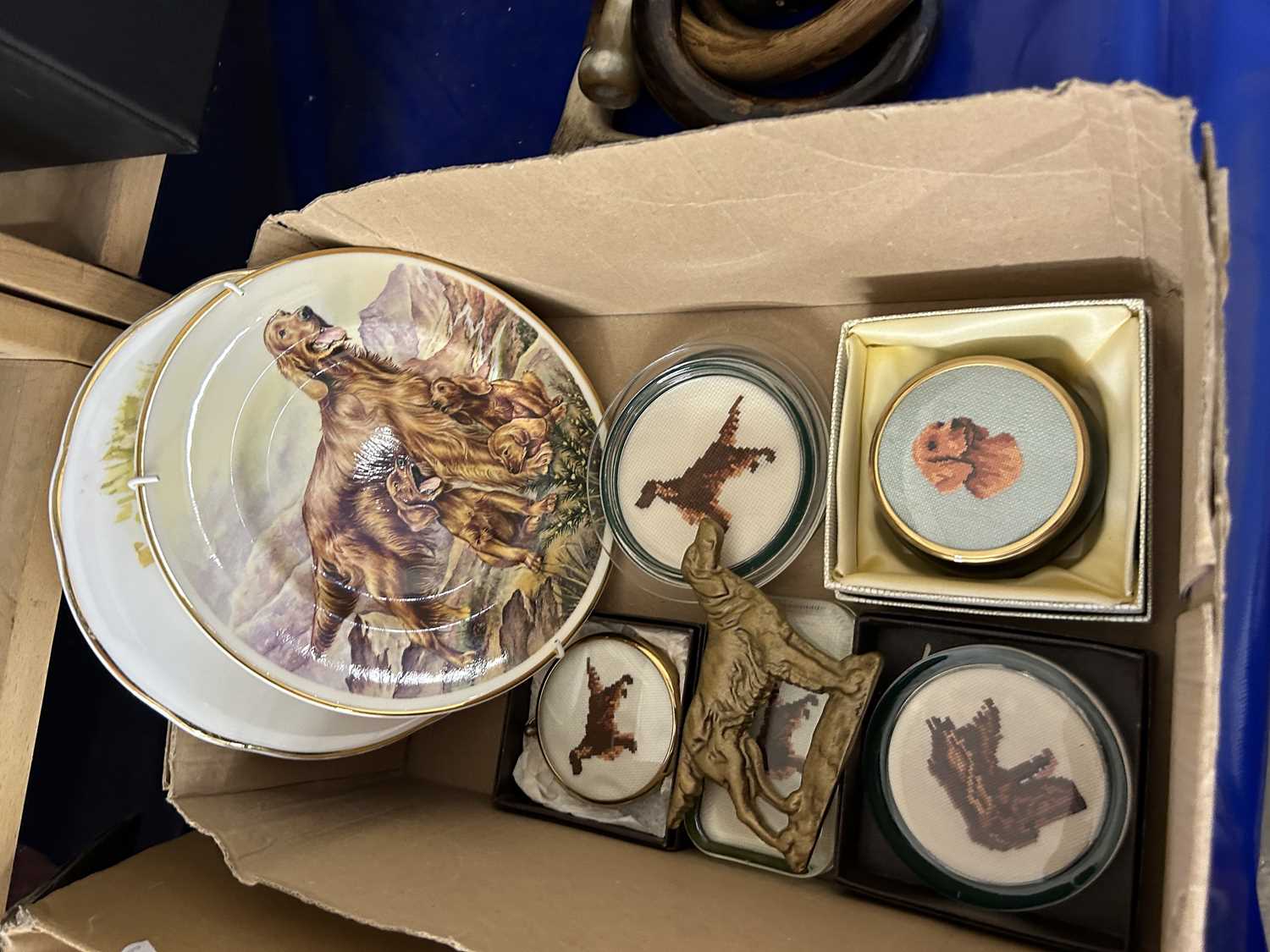 Mixed Lot: Relating to Red Setters to include paperweights, plates etc