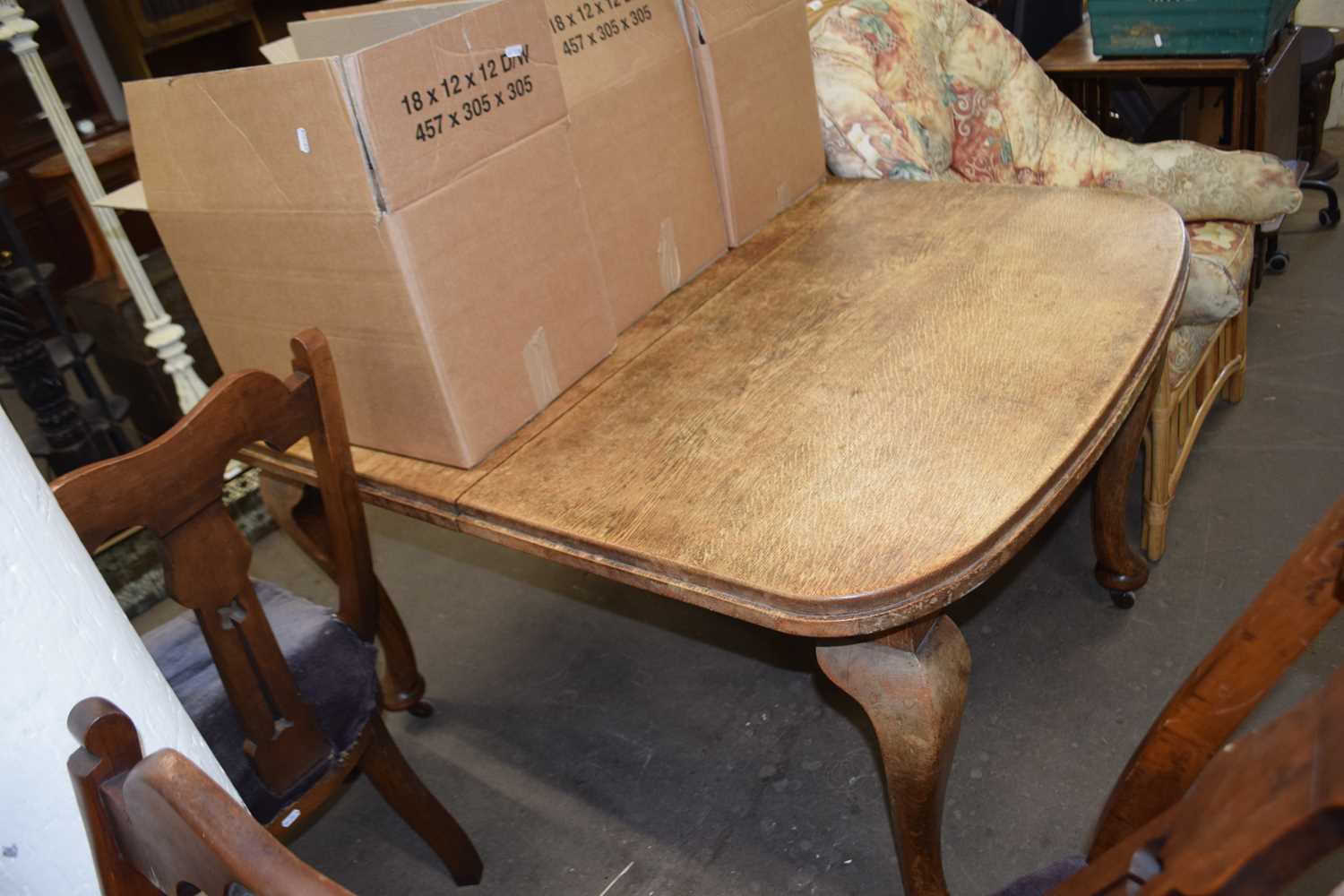 Edwardian oak cabriole legged dining table, 132cm wide