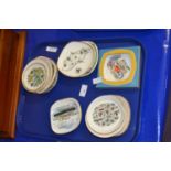 Mixed Lot: Various decorative collectors pin dishes with various British views and others