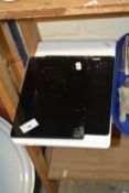 Mixed Lot: Apple laptop computer, an iPad and a Samsung tablet computer (a/f) (3)