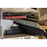 QUANTITY OF VINTAGE RAZORS AND LEATHER STROPS