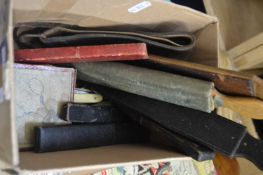 QUANTITY OF VINTAGE RAZORS AND LEATHER STROPS