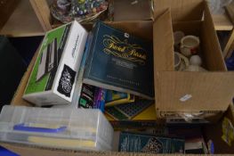 MIXED LOT TO INCLUDE TOYS, PUZZLES, GOSS WARE, BOOKS ETC