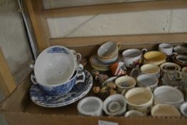 MIXED LOT OF CERAMICS TO INCLUDE MINIATURE CHAMBER POTS, DOLLS HOUSE TEA WARES AND OTHERS