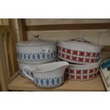 A quantity of mid 20th Century patterned ceramics to include two tureens, two dishes and a gravy