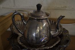 MIXED LOT OF METAL WARES TO INCLUDE TAZZA, SHELL DISH, AND TEA POT