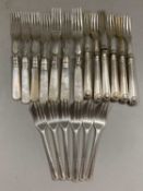 Mixed Lot: Cutlery to include mother of pearl handled examples