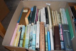 Quantity of assorted books to include arts reference, history and others