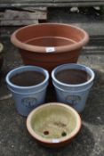 Mixed Lot: Four various flower pots