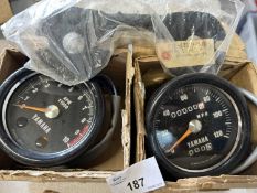 Pair of gauges for a Yamaha motorcycle and mounting bracket Part No: 2788351900, 278357040 and