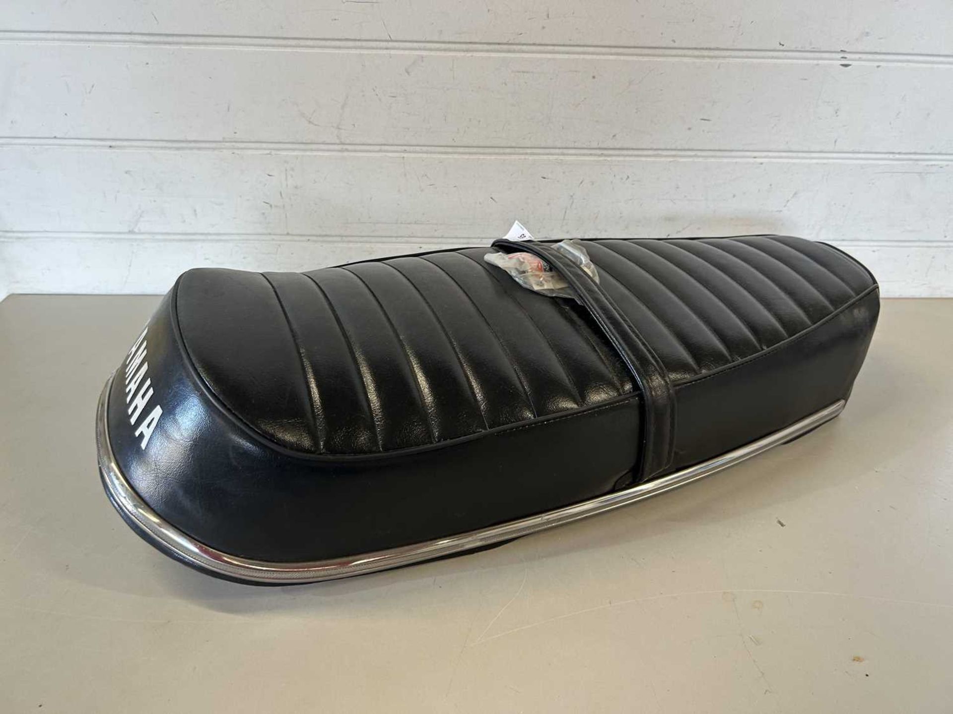 Yamaha R5 motorcycle seat complete with cover