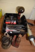 Mixed Lot: Various workshop tools to include a bottle jack, jump starter power bank, Snap On power