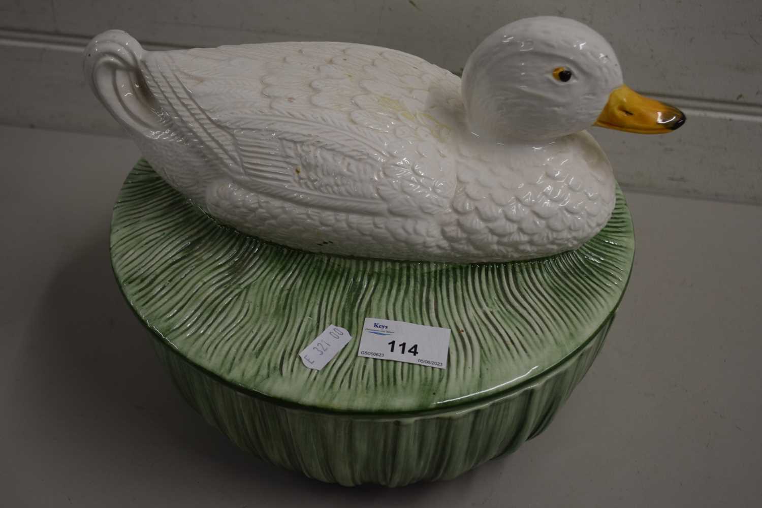 Modern duck decorated dish