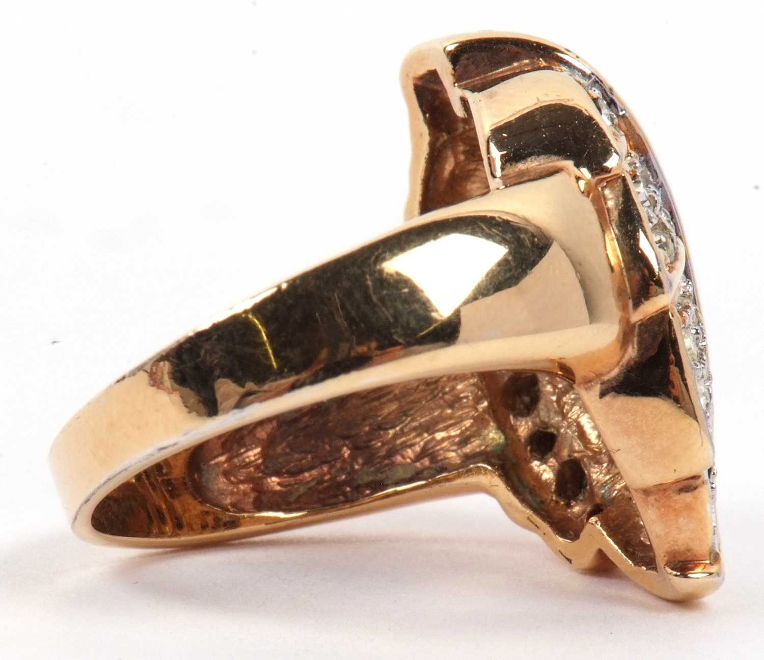 A paste set leaf design metal dress ring, size P - Image 5 of 6