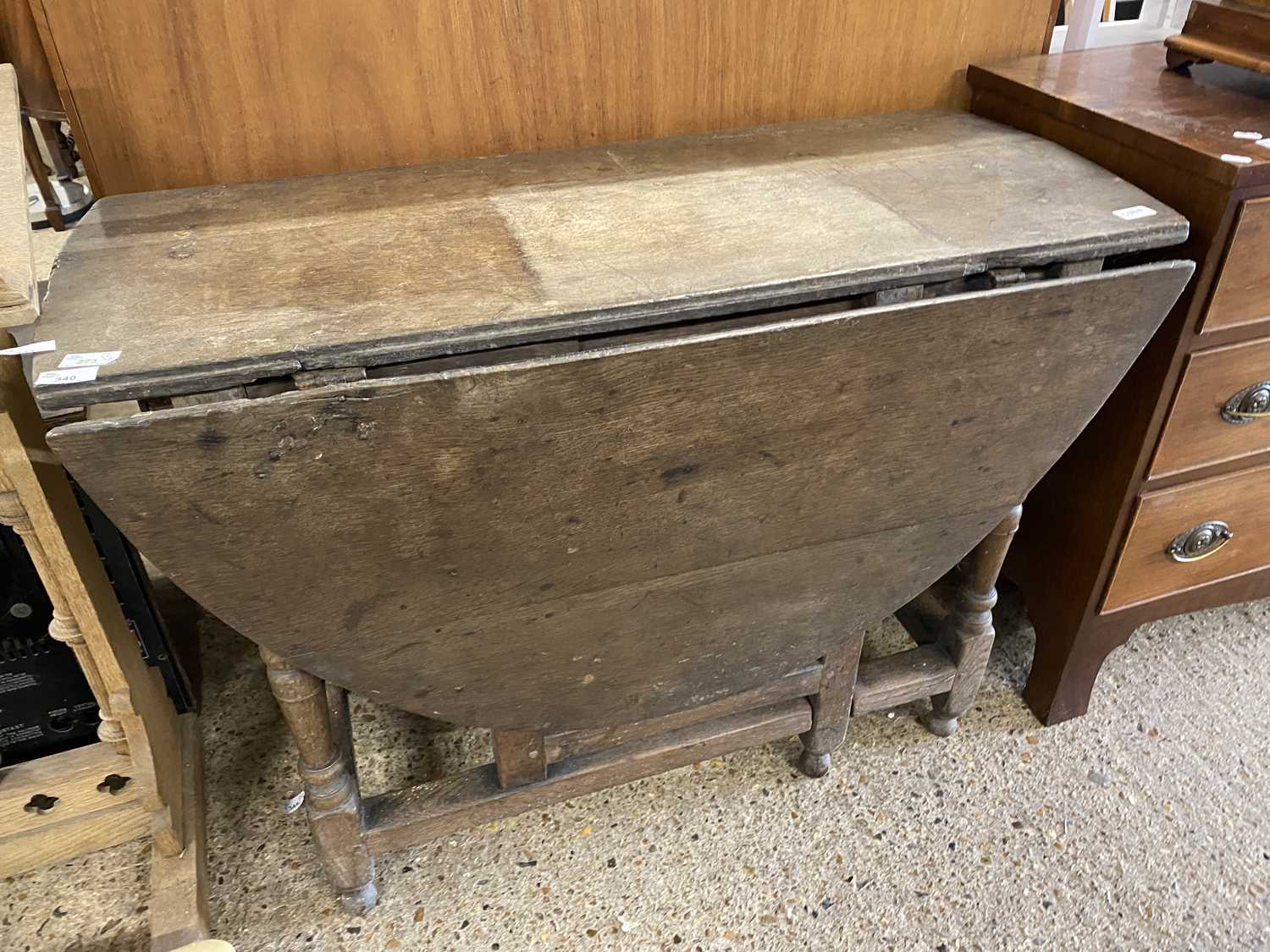 18TH CENTURY OAK DROP LEAF DINING TABLE