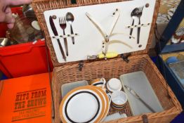 Wicker hamper picnic set
