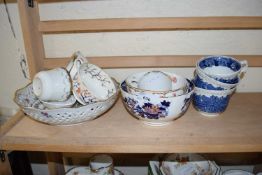 Mixed Lot: Blue and white china, tea wares and others