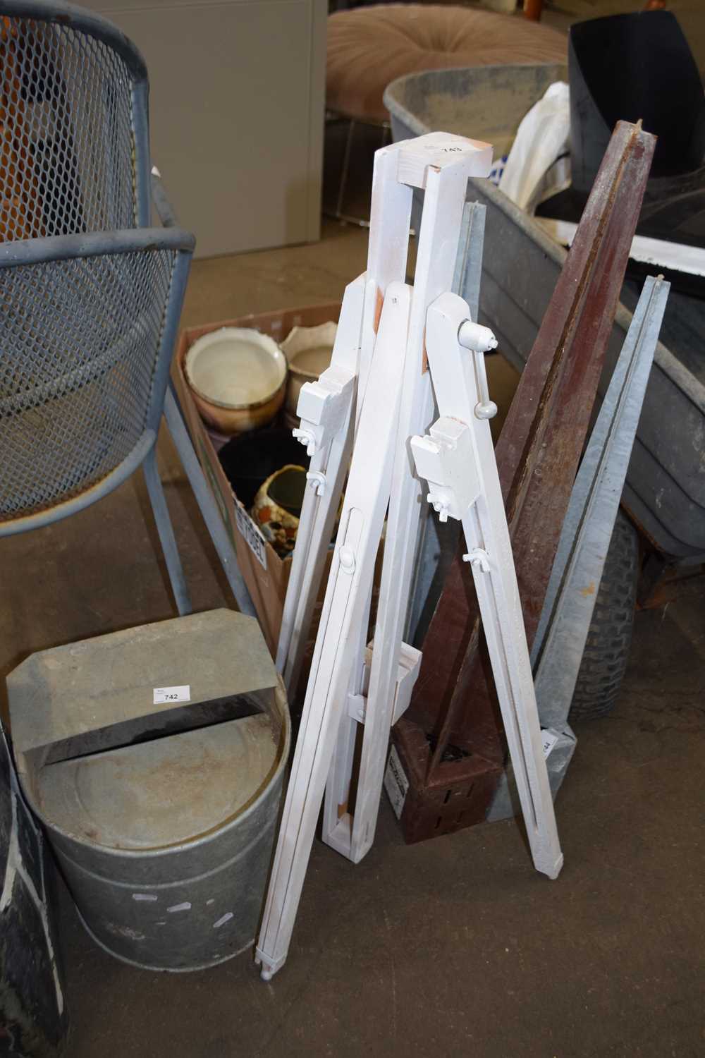 Folding artists easel