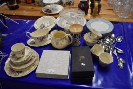 Mixed Lot: Wedgwood Williamsburg dinner wares, various tea wares, assorted cutlery, cake stands etc