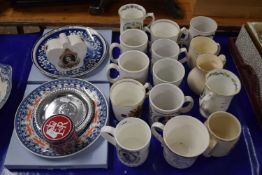 Mixed Lot: Various Royal commemorative mugs, plates and other items