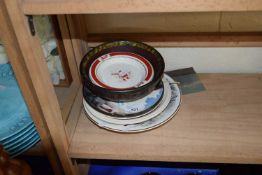 Mixed Lot: Pub ashtrays, collectors plates etc