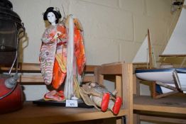 Model of a Geisha together with a model of an Indian Raj holding a sword (2)