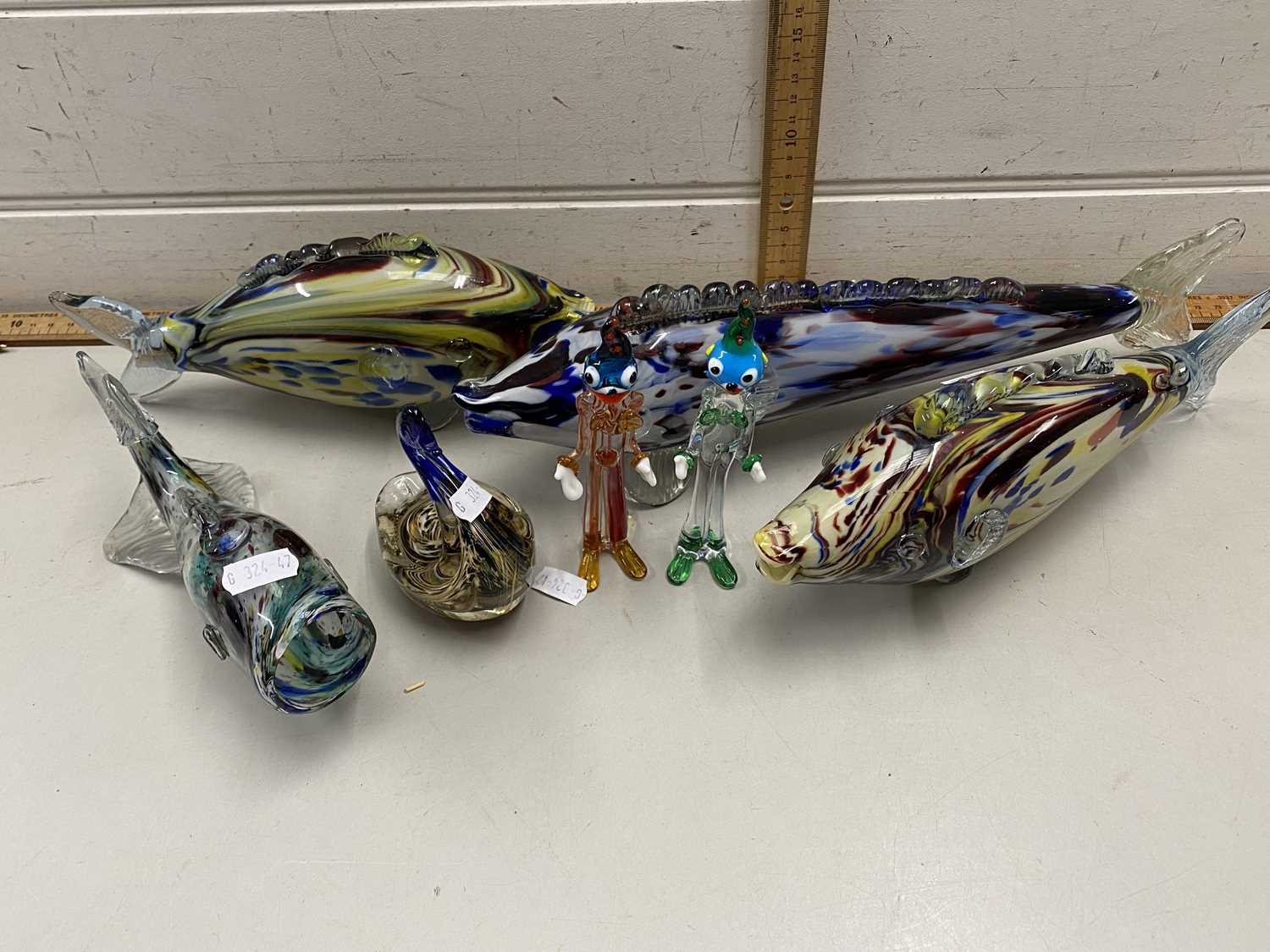 Mixed Lot: Art Glass fish and small Art Glass figures