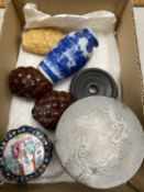 Box of various small items to include Oriental vase, snuff bottle etc