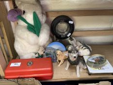 Mixed Lot: Cuddly rabbit, dog figurines and other items