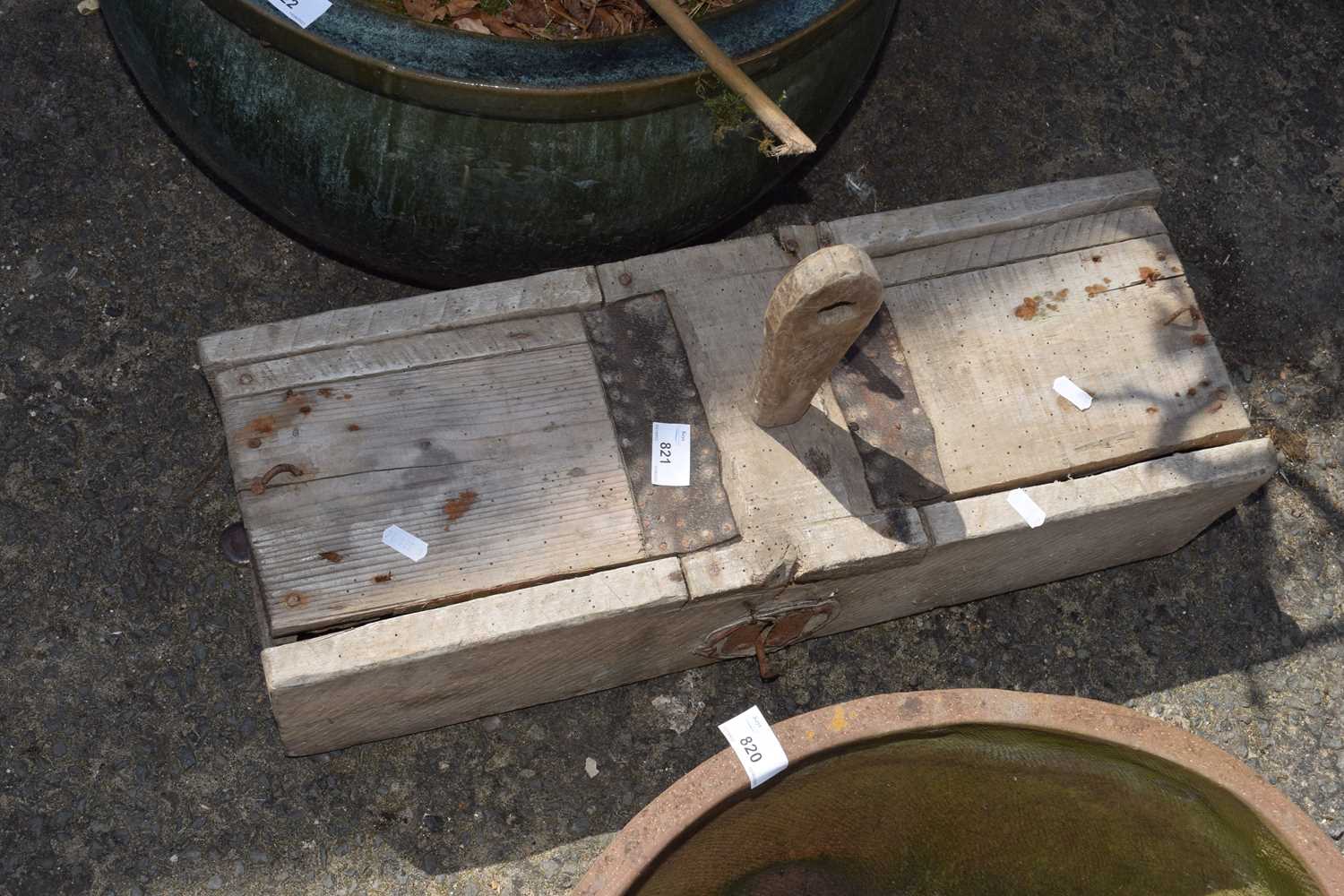 Vintage wooden rodent trap
