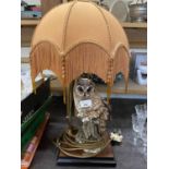 Table lamp with the base modelled as an owl