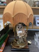 Table lamp with the base modelled as an owl