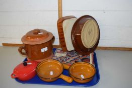 Mixed Lot: Assorted kitchen wares to include stone ware pots, bake ware etc