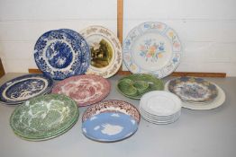 Mixed quantity of assorted ceramics to include dinner plates, Wedgwood etc