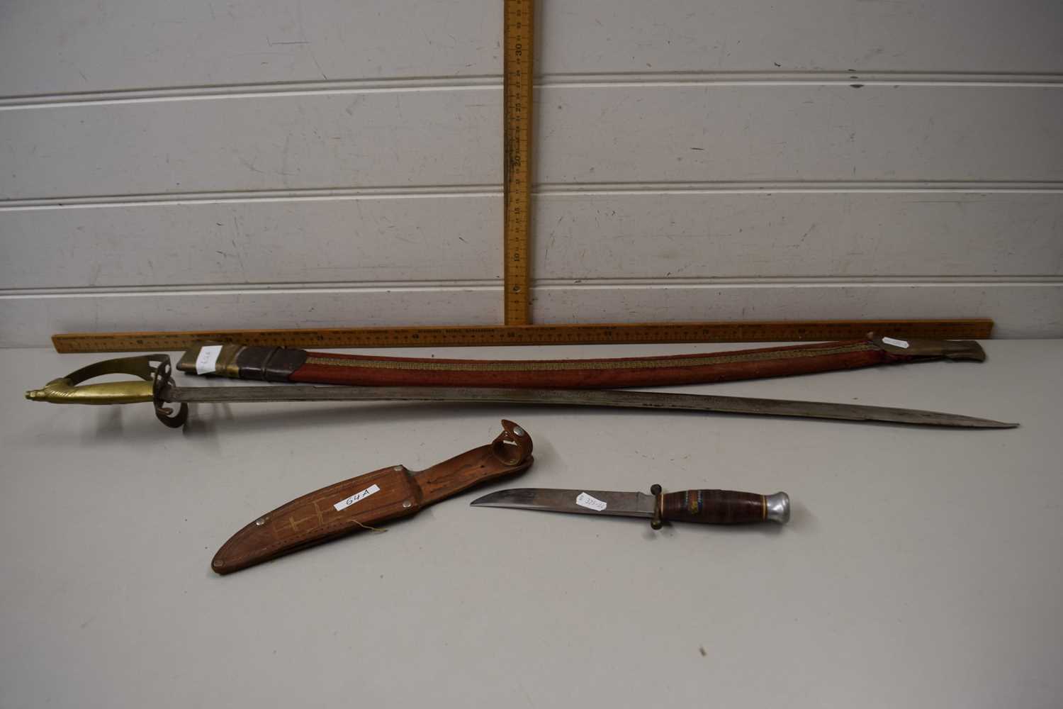 Reproduction Officers sword together with a hunting knife in leather sheath (2)