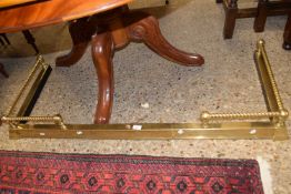 Brass fender, approx 132cm wide, adjustable to fit a hearth between 4ft to 5ft.