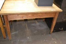 A pine kitchen table, 119cm long