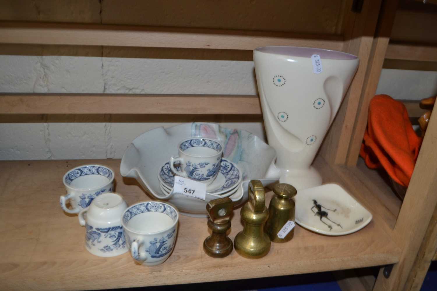 Quantity of various ceramics