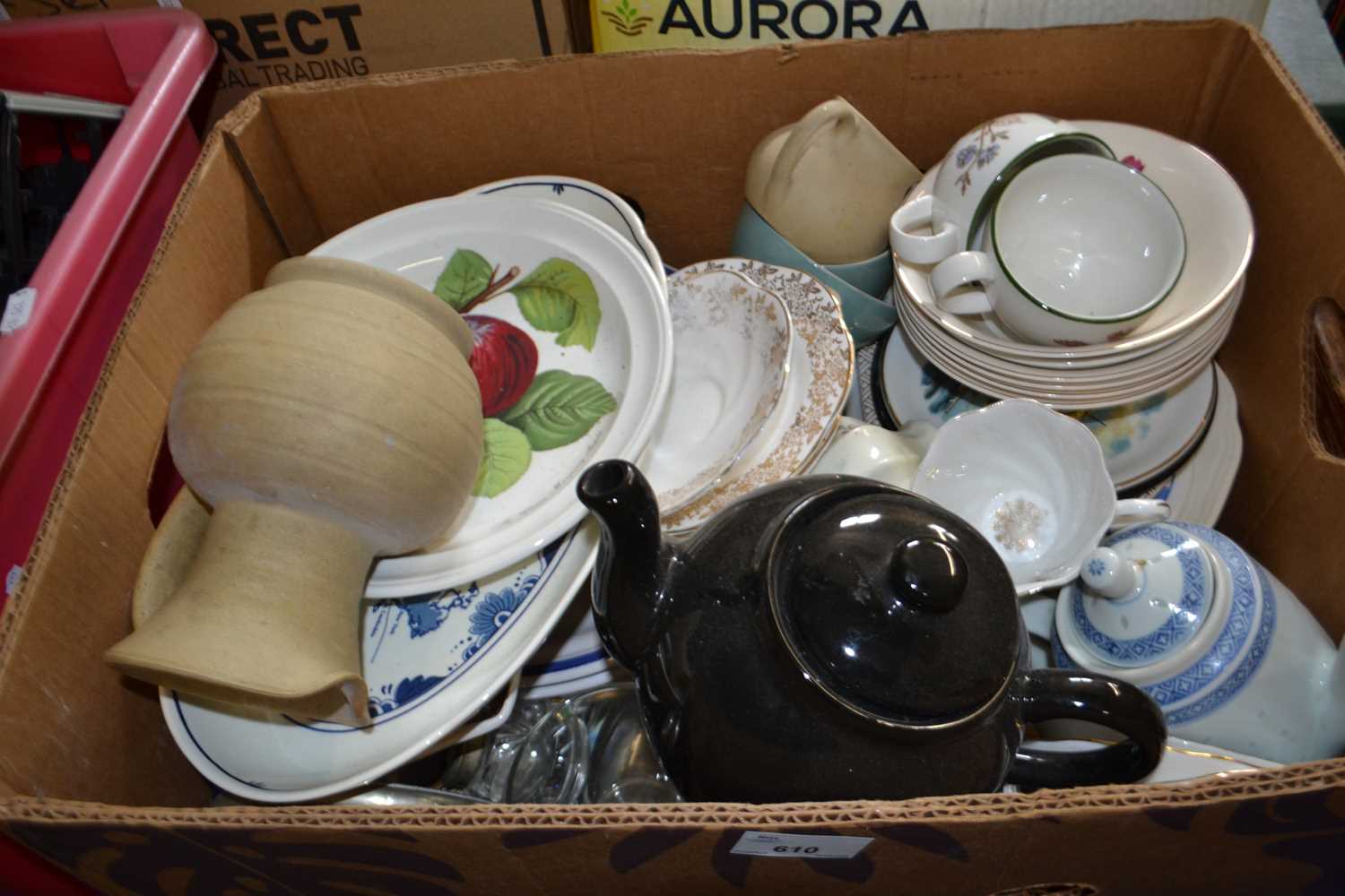 Quantity of assorted ceramics to include, tea, dinner wares etc