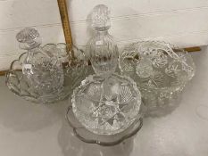 Mixed Lot: Various glass bowls, decanters etc