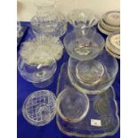 Mixed Lot: Various glass bowls, serving dishes etc