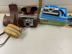 Mixed Lot: Durst Atomatica camera together with a further Comet camera and a cased brush set