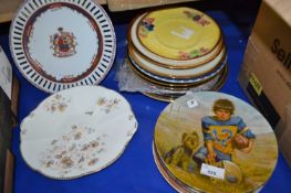 Mixed Lot: Various decorated plates to include collectors editions