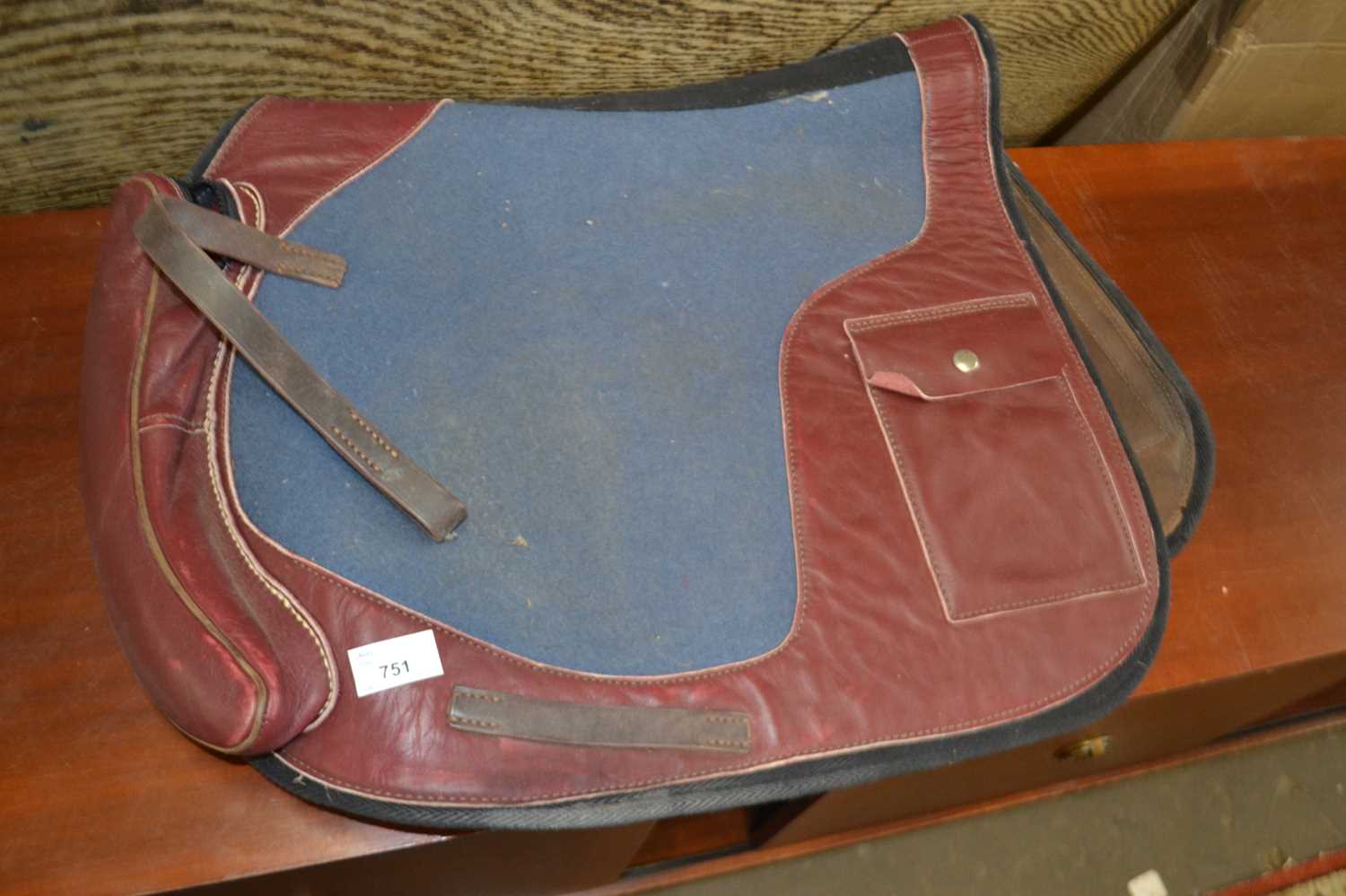 Cloth and leather horses numnah with zipped side pockets