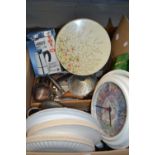 Box of various assorted kitchen wares