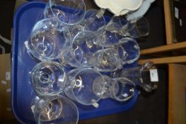 Quantity of mixed drinking glasses